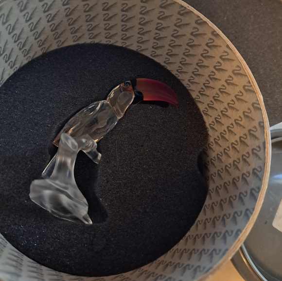 SWAROVSKI crystal  toucan figurine retired pristine - Picture 3 of 5
